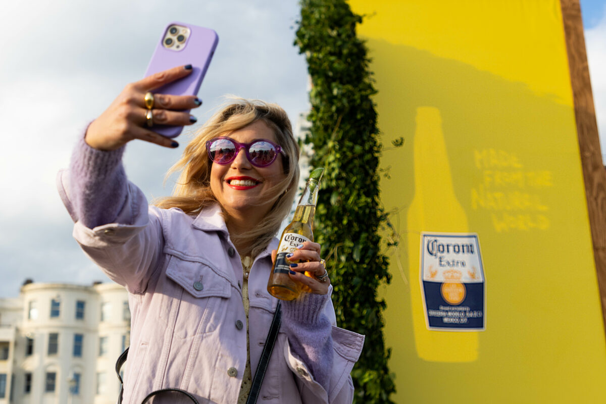 Corona 100% natural billboard